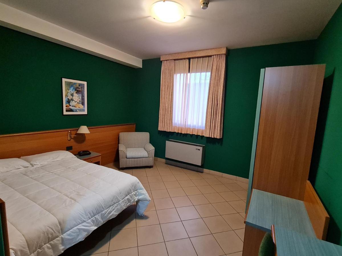 Modo Hotel Vercelli Buitenkant foto