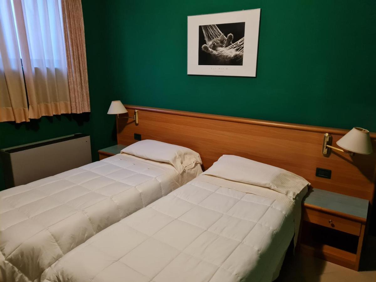 Modo Hotel Vercelli Buitenkant foto