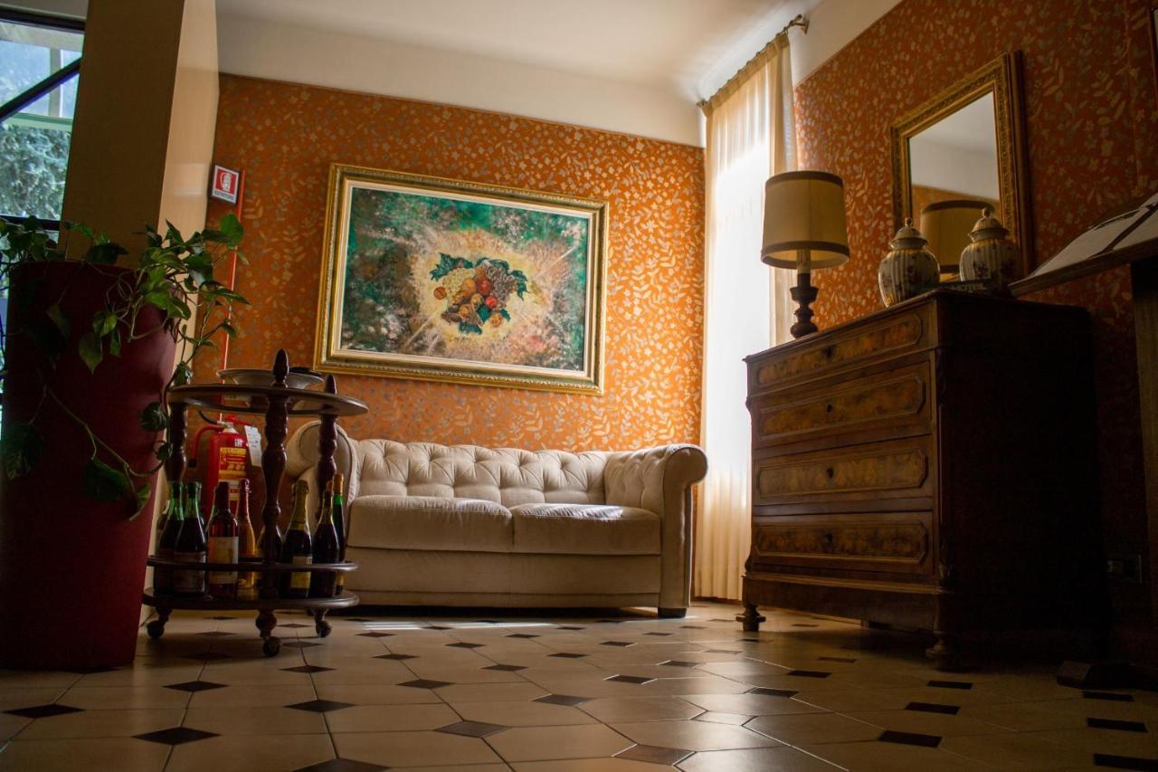 Modo Hotel Vercelli Buitenkant foto