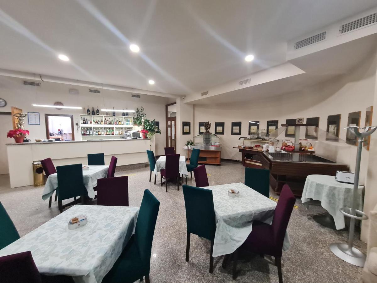 Modo Hotel Vercelli Buitenkant foto